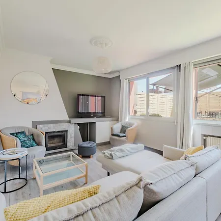 L'hospice, T3 Avec Terrasse, 10min De La Gare *