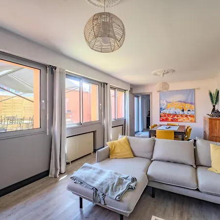 L'hospice, T3 Avec Terrasse, 10min De La Gare *